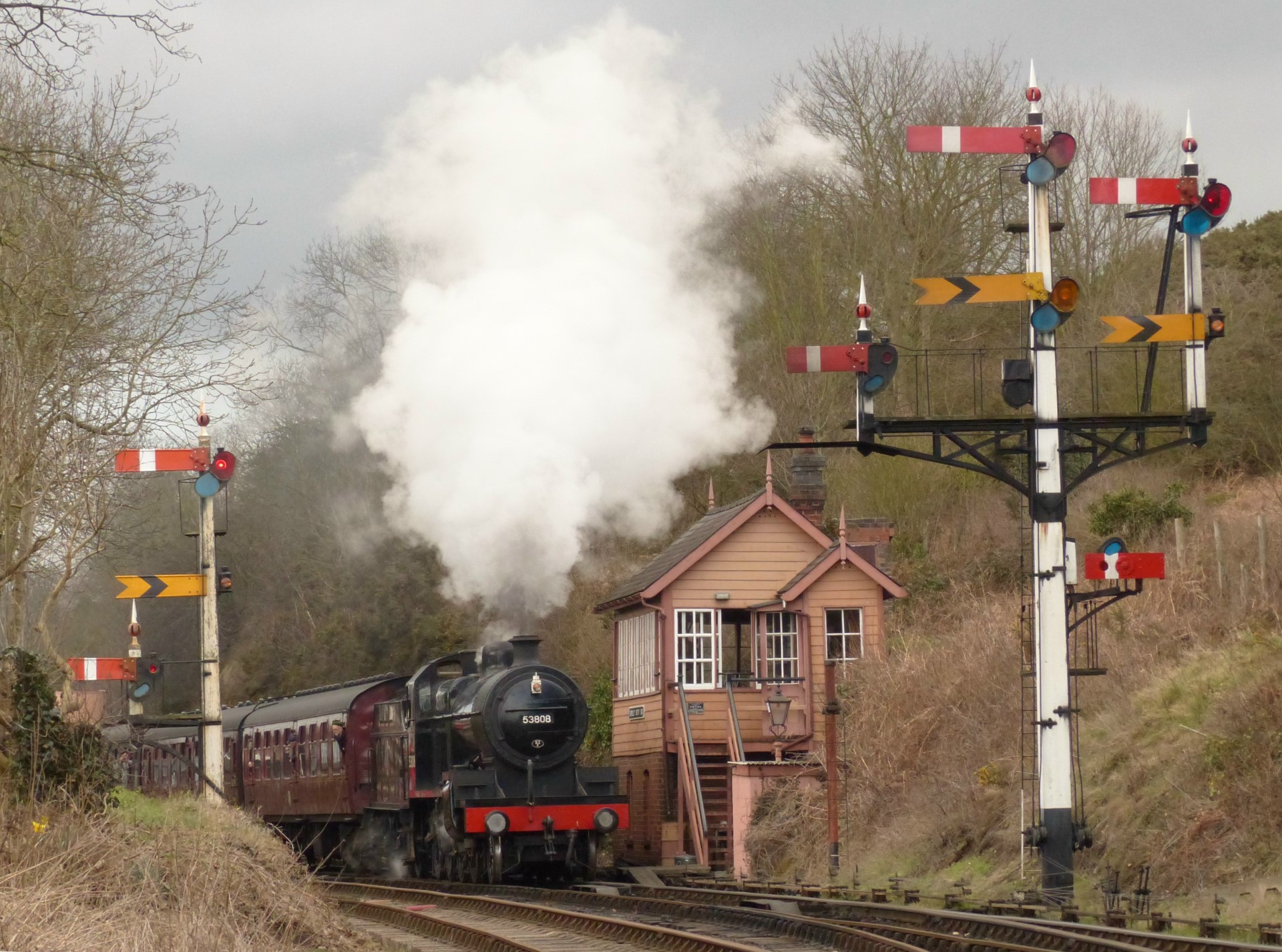53808 passes Bewdley South signalbox on the 11.00 am from Bridgnorth on Friday 16 March 2018