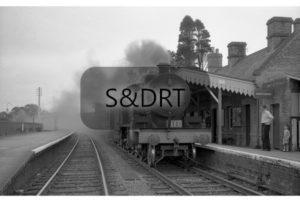 Shillingstone; 53810 at platform with Up M132 passenger service, 1959; G A Richardson