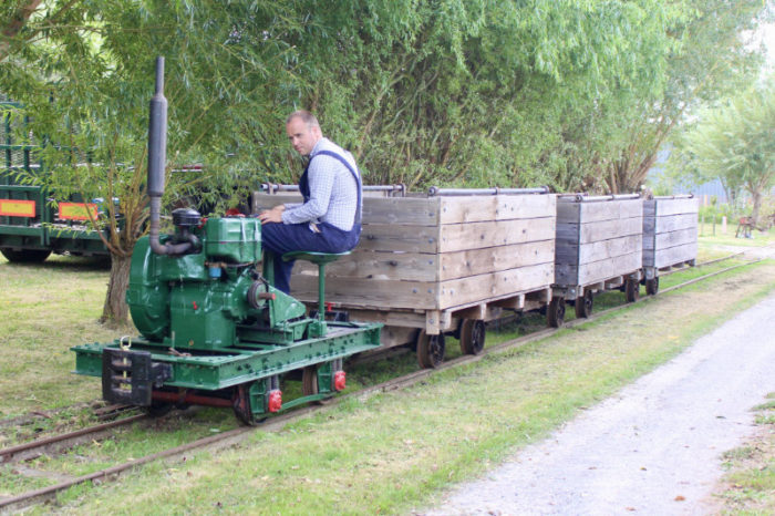 Lister Autotruck and three peat wagons.